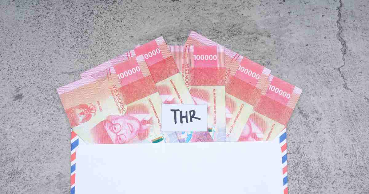 siapa yang berhak mendapatkan THR?